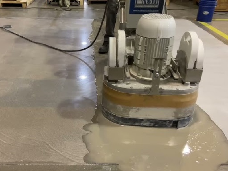 Odkrywanie szlifierki do betonu na mokro