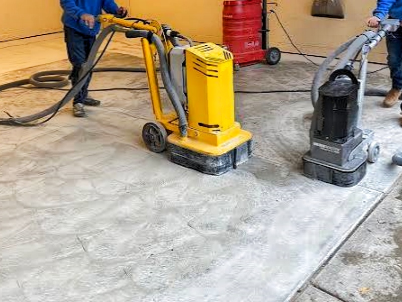 Dlaczego po szlifowaniu na betonie pojawiają się ślady przypalenia?