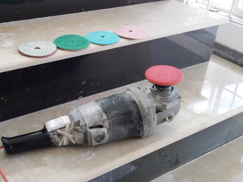 Precyzyjne narzędzia do udoskonalania stopni i krawędzi podłóg