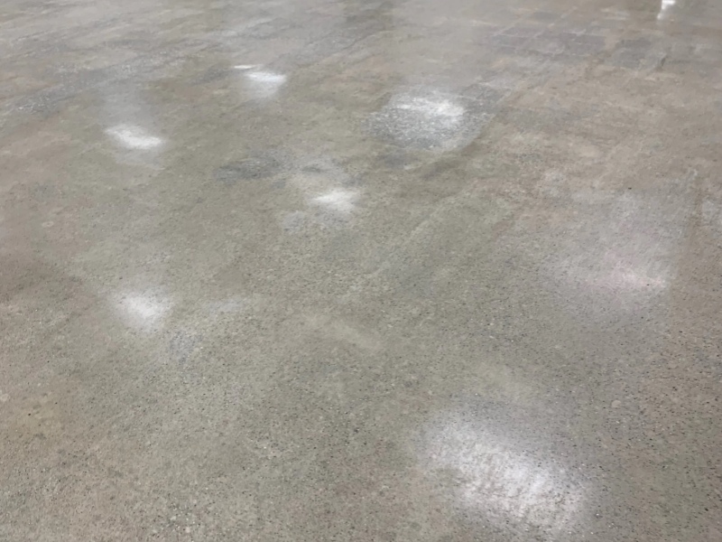 Jak rodzaj podłogi wpływa na szybkość zużycia podkładki