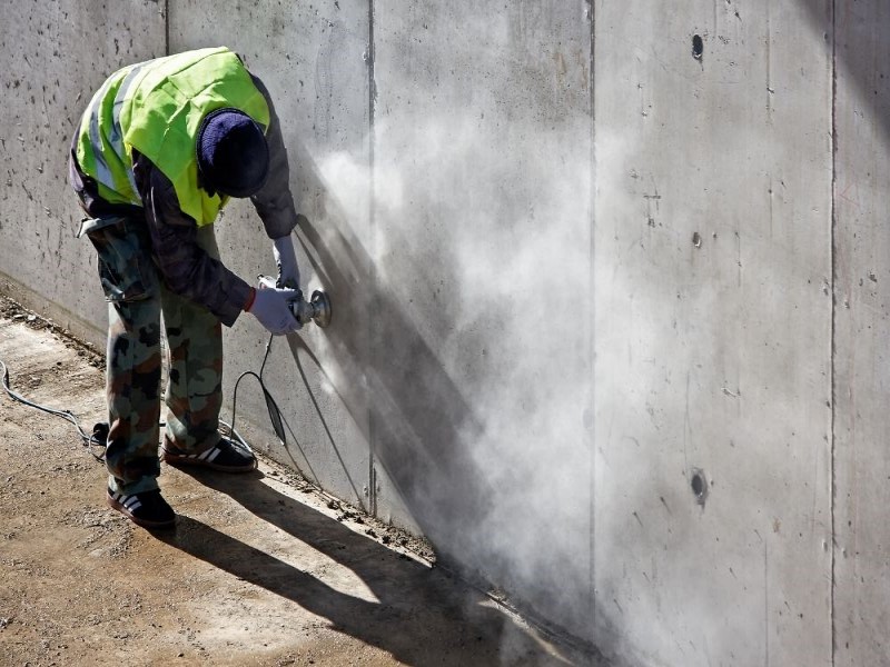 Minimalizacja pyłu podczas szlifowania posadzek betonowych: kluczowe wyzwanie